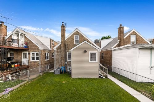 3912 59 Pl, Chicago IL 60629-4522 exterior