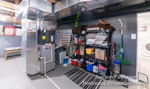 1221 Dickinson St, Grand Rapids MI 49507-2201 exterior