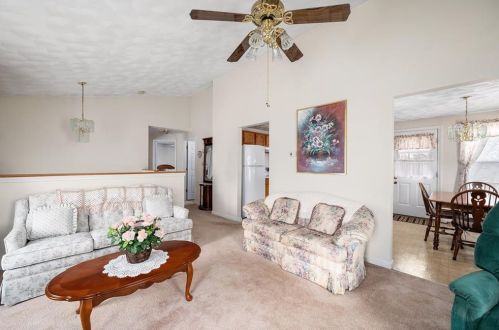 19 Virginia Ave, Woonsocket RI 02895-5630 exterior