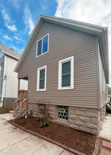 621 Wright St, Milwaukee, WI 53212-2940