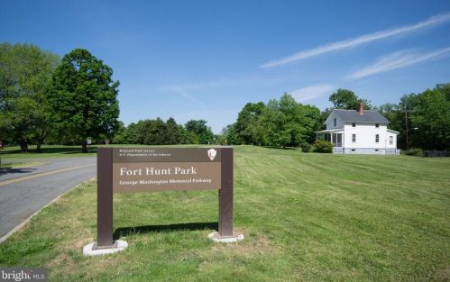 2310 Candlewood Dr, Alexandria VA exterior