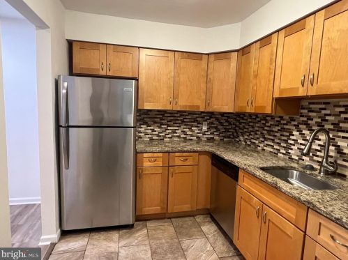 211 Garnet Dr, Burlington NJ 08016-4713 exterior