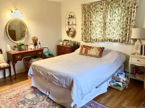 56 Osage Dr, Wallingford CT  06492-2812 exterior