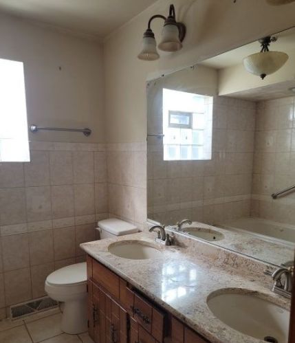 9838 Bensley Ave, Chicago IL 60617-6129 exterior