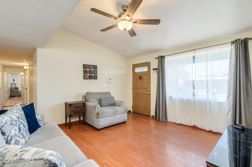 940 King St, Tucson, AZ 85705-3123