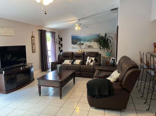 8316 Little Beth Dr, Boynton Beach FL 33472-1136 exterior