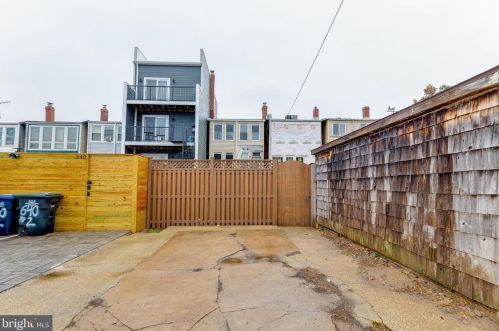 638 Franklin St, Washington DC 20017-1319 exterior