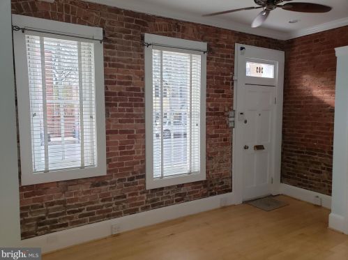 203 Patrick St, Alexandria VA  22314-2441 exterior