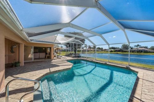 6791 Compton Ln, Naples FL 34104-7824 exterior