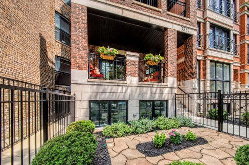 3337 Seminary Ave, Chicago, IL 60657-2220