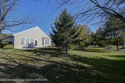 17 Spencer Dr, Jackson Twp NJ  08527-4389 exterior