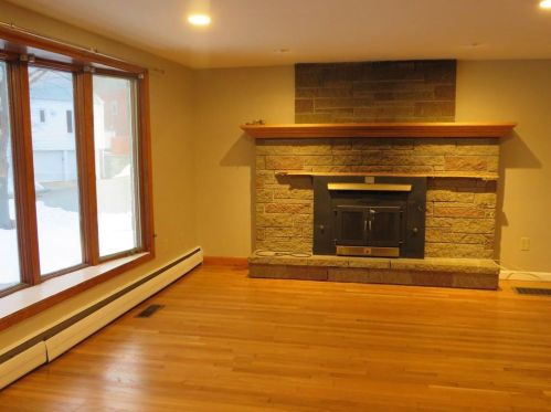 25 Talcott St, Woonsocket, RI 02895-6735