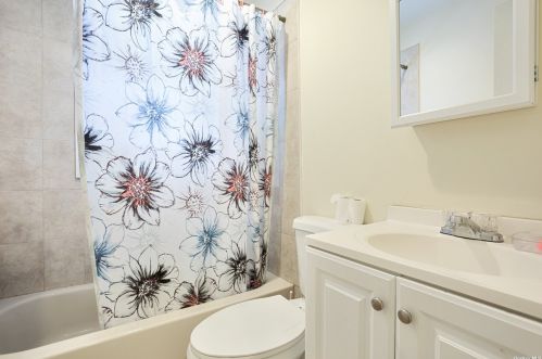 15 Chestnut St, Central Islip NY 11722-3839 exterior