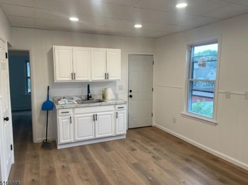 170 Burgess Pl, Passaic Park NJ  07055-3231 exterior