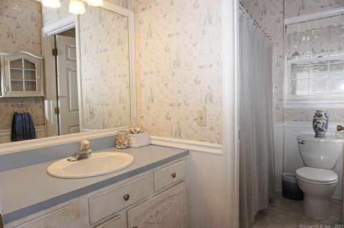 109 Babbling Brk Rd, Torrington CT 06790-2166 exterior