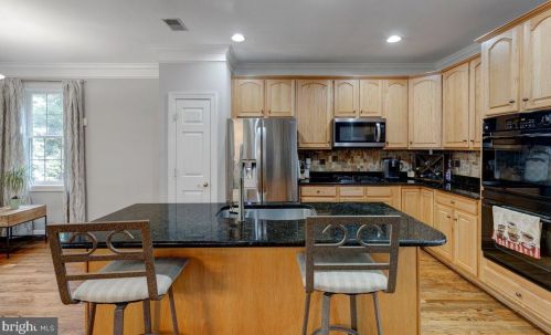 3822 Elmwood Towne Way, Alexandria VA  22303-1161 exterior