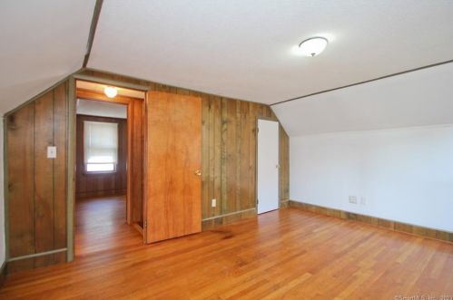 111 Spg St, Windsor Locks CT 06096-2208 exterior