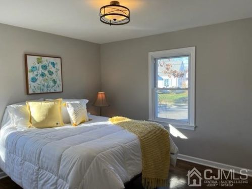 85 Gdn Ter, Edison NJ 08817-4501 exterior