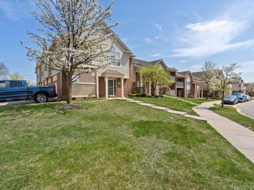 1850 Flagstone Cir, Rochester MI 48307-6095 exterior