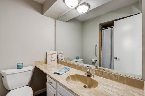 4870 82, Milwaukee WI 53220-4219 exterior