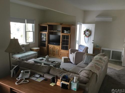 24 Warwick St, Iselin, NJ 08830-1837