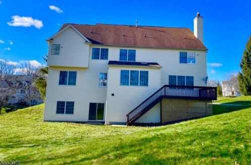 3 Bakley Ter, Town Center NJ 07052-2169 exterior