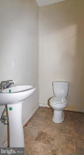 6215 Market St, Philadelphia PA 19139-2923 exterior