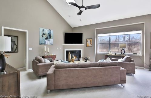 2298 Calibouge, Commerce Township MI 48393-2090 exterior