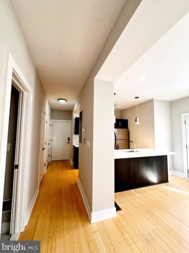 2332 Carpenter St, Philadelphia PA 19146-2502 exterior