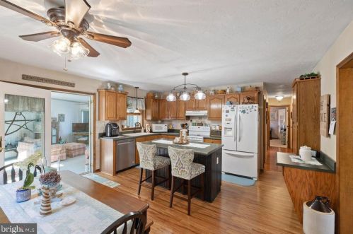 1165 Fox Run Ter, Hanover PA 17331-8742 exterior