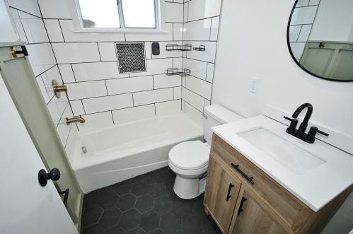 4985 Aspen St, Pittsburgh PA  15122-1250 exterior