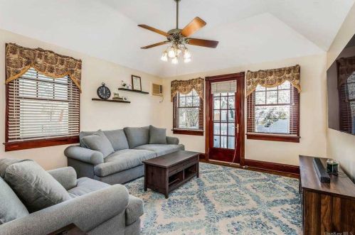 33 Ketewamoke Ave, Babylon NY 11702-1906 exterior