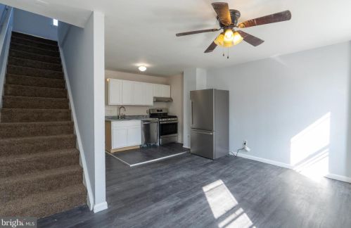 1904 5th St, Philadelphia, PA 19122-2123