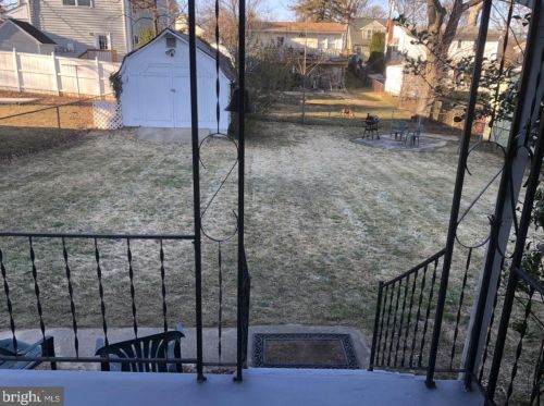 202 England Ter, Rockville MD 20850-1630 exterior