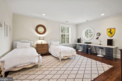 9000 Congressional Pkwy, Rockville MD  20854-4610 exterior