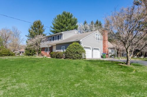 2 Abbott Ct, Edison, NJ 08820-3628