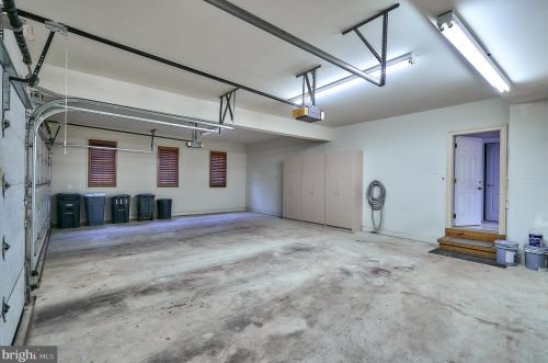 2221 Jefferson Ln, Huntingdon Valley PA 19006-6038 exterior