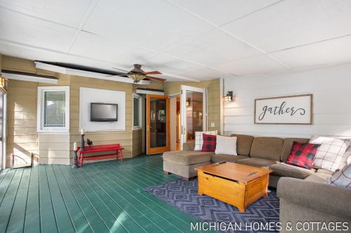 7128 116th Ave, Fennville MI  49408-9728 exterior