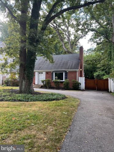 5824 Bradley Blvd, Bethesda MD  20814-1128 exterior