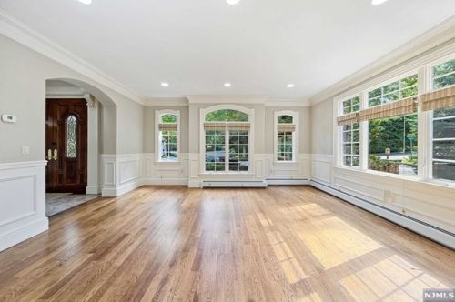 32 Lenox Ave, Demarest NJ 07627-2112 exterior