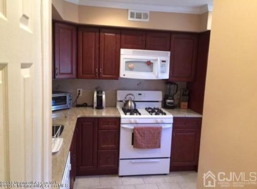 712 Darlington Dr, Old Bridge NJ  08857-3221 exterior