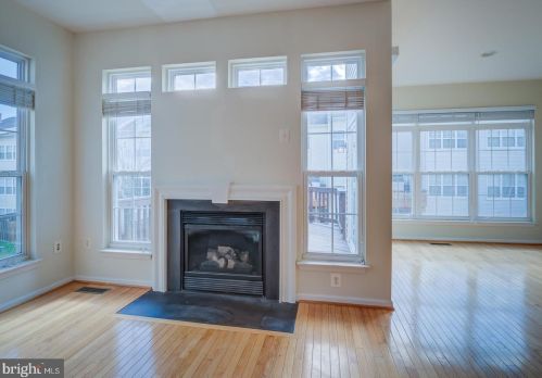 7355 Bloomington Ct, Springfield VA  22150-4920 exterior