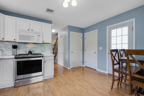 13 Pheasant Hl Dr, Enfield CT 06082-3948 exterior