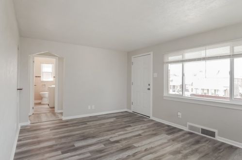 1737 Maine Ave, Pittsburgh PA  15122-3935 exterior