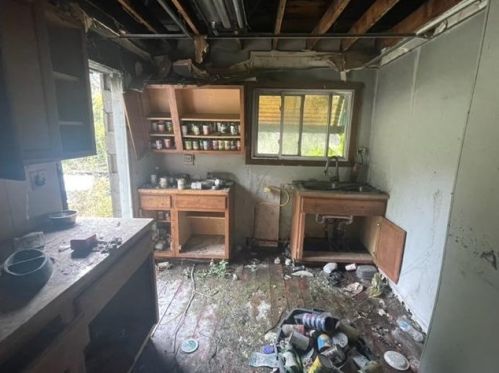 2406 Durbin St, Gary IN 46406-1602 exterior