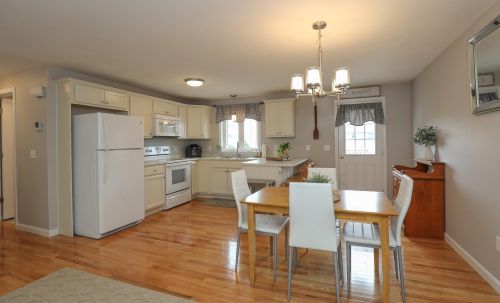 12 Ty Ln, Concord NH  03303-1049 exterior