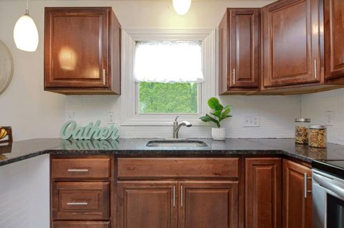 38 Berkshire St, Providence RI 02908-2503 exterior