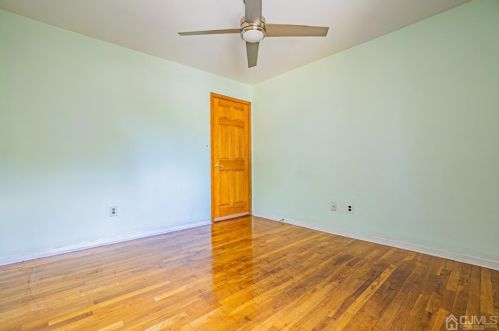 35 Sandalwood Dr, Edison NJ 08820-1249 exterior