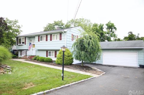 39 Mitchell Ave, Piscataway, NJ 08854-5559