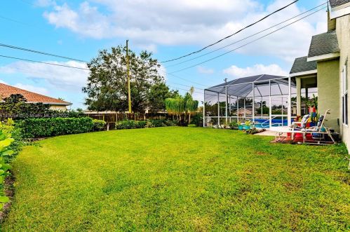 972 Haas Ave, Fort Pierce FL  34953-5611 exterior